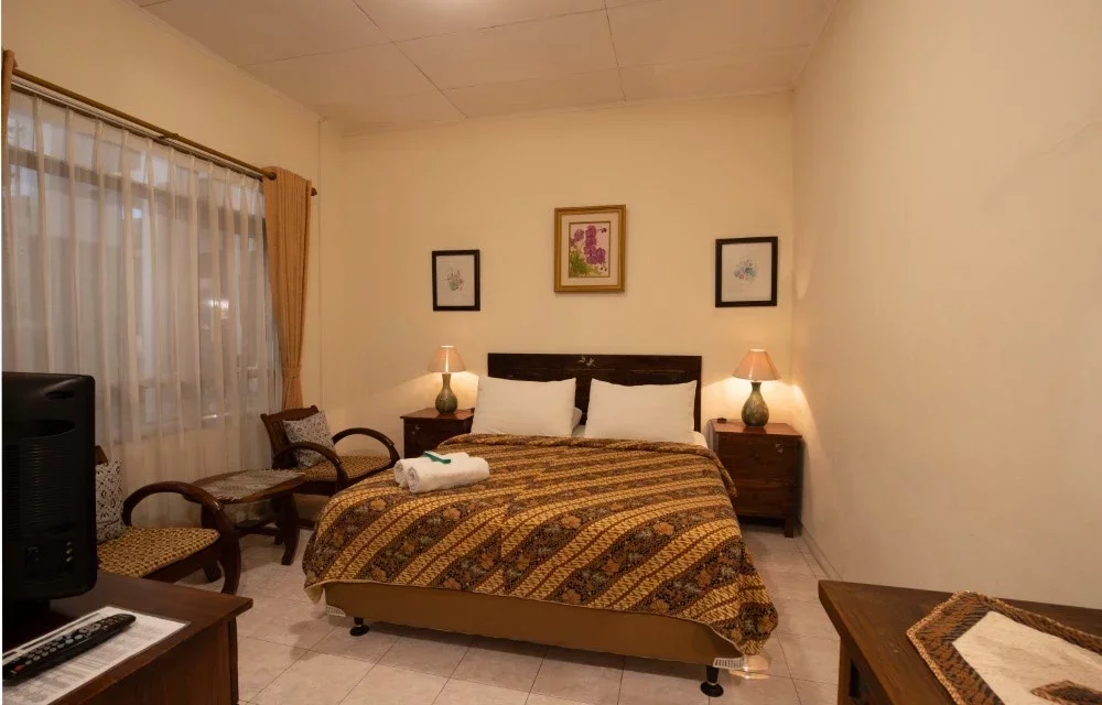 Classical Standard Queen Bed Room
