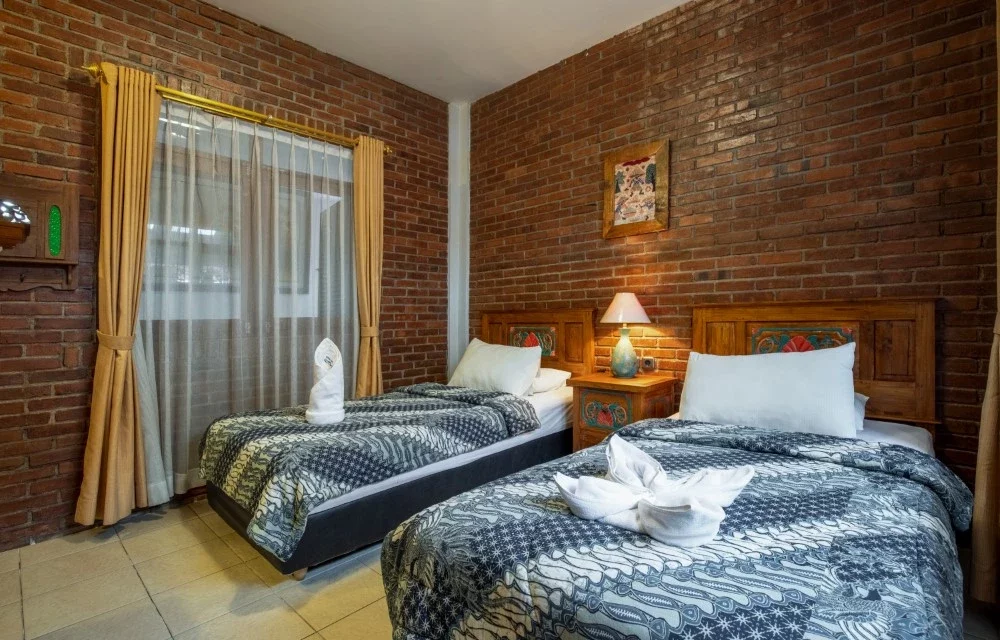Classical Superior Twin Bed Room